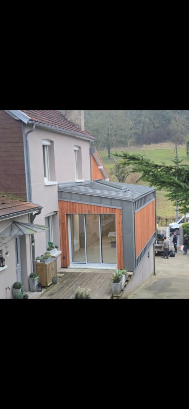 Extension contemporaine en ossature bois à Rouen – une réalisation Conception Charpente