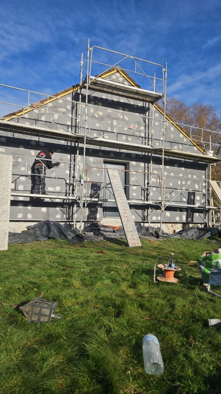 Isolation par l'extérieur sous enduit d’une maison à Bourgtheroulde près de Bourg-Achard