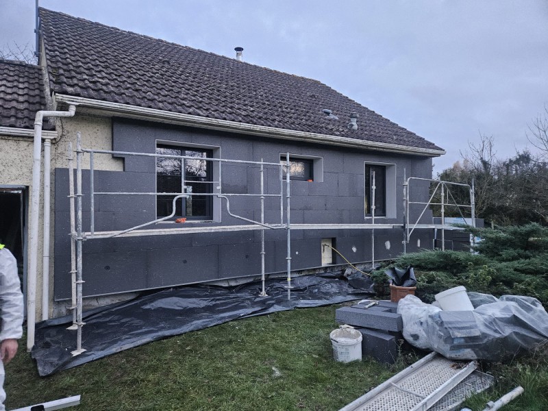 Isolation par l'extérieur sous enduit d’une maison à Bourgtheroulde près de Bourg-Achard