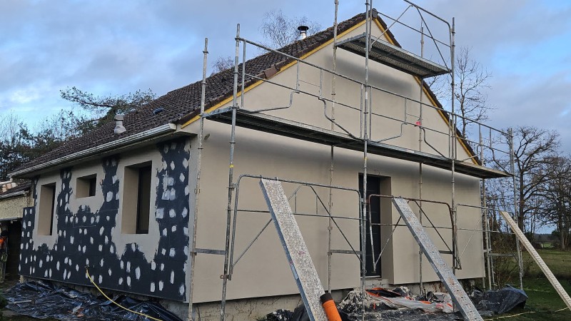 Isolation par l'extérieur sous enduit d’une maison à Bourgtheroulde près de Bourg-Achard